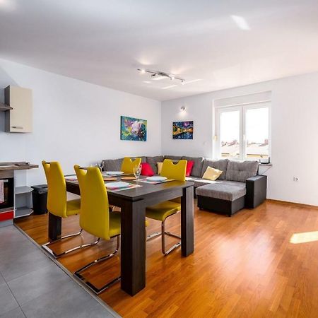 Laura House With Apartment อูมัค ภายนอก รูปภาพ